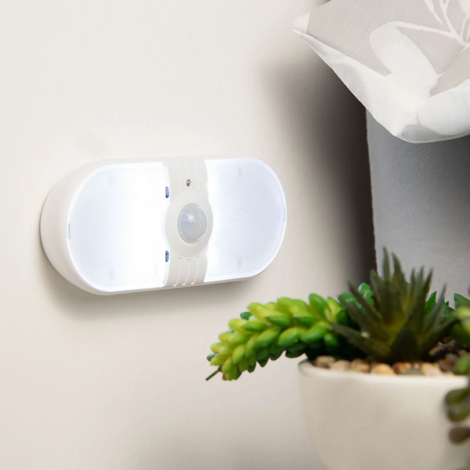 Arlec LED Motion Utility Light 5 Arlec LED Motion Utility Light - Image 3