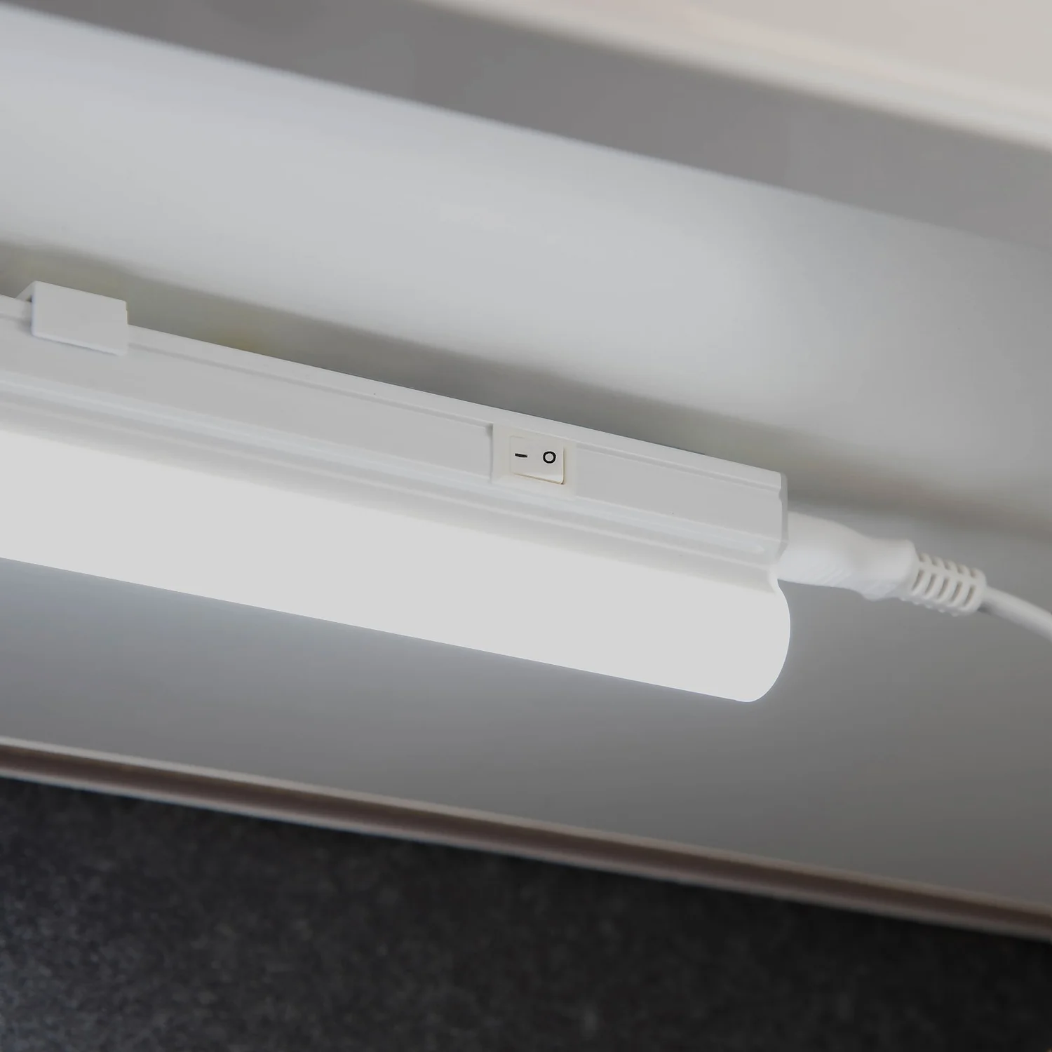 Arlec 8W Cool White Bar Light 7 Arlec 8W Cool White Bar Light - Image 5