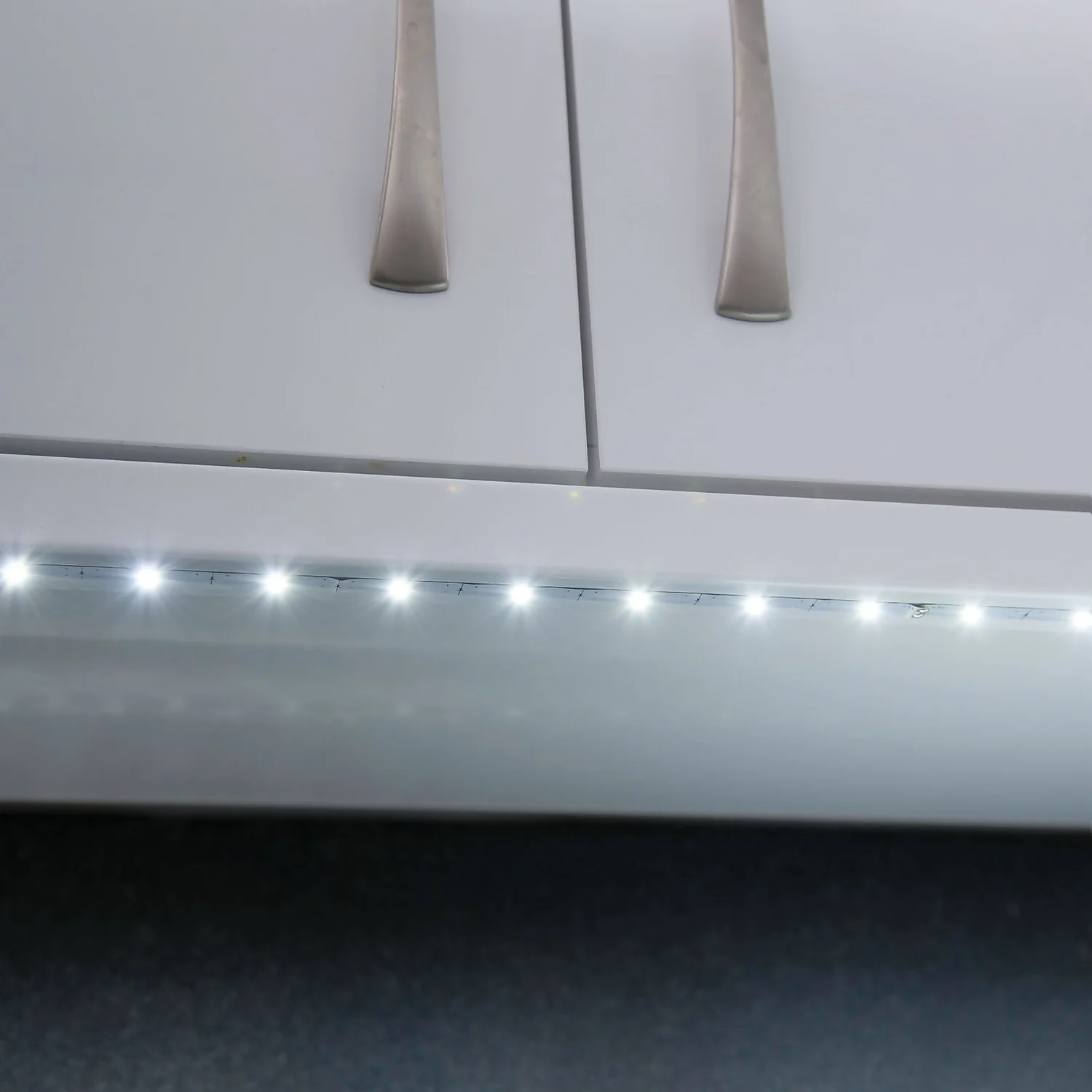 Arlec 1m Battery Strip Light With PIR Sensor 5 Arlec 1m Battery Strip Light With PIR Sensor - Image 3