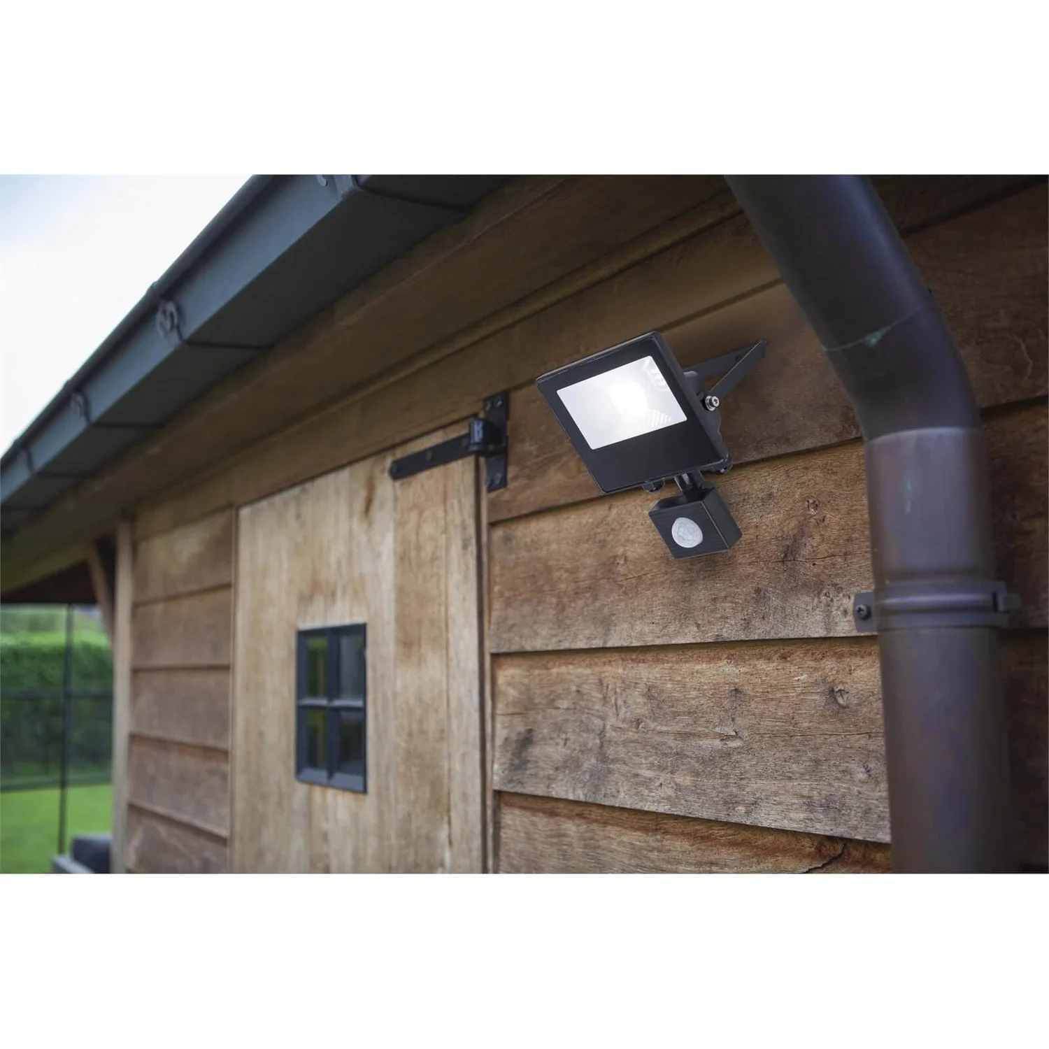 Lutec TEC10 PIR LED Slim Floodlight - Black 4 Lutec TEC10 PIR LED Slim Floodlight - Black - Image 2