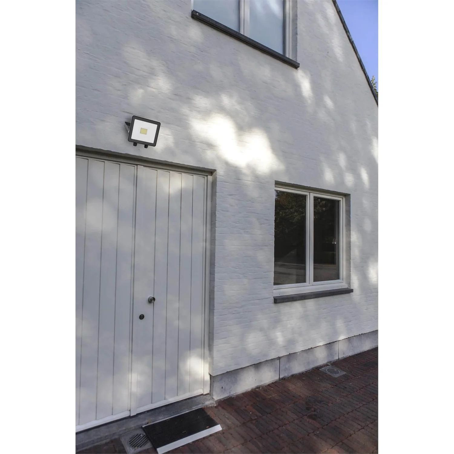 Lutec TEC30 LED Slim Floodlight - Black 4 Lutec TEC30 LED Slim Floodlight - Black - Image 2