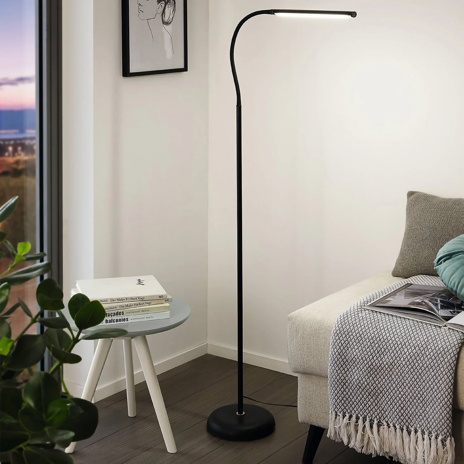 EGLO Laroa Slim Black Floor Lamp 3 EGLO Laroa Slim Black Floor Lamp
