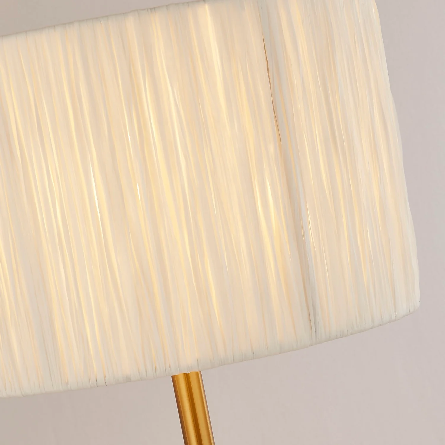 Raffia Table Lamp - White & Gold 6 Raffia Table Lamp - White & Gold - Image 4
