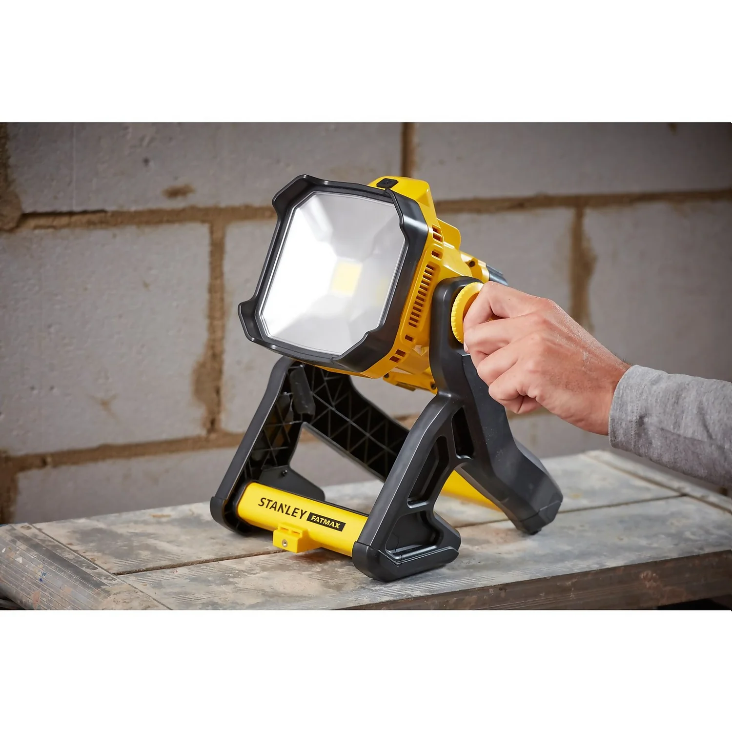 STANLEY FATMAX 18V V20 Area Light (no Battery Included) 8 STANLEY FATMAX 18V V20 Area Light (no Battery Included) - Image 6