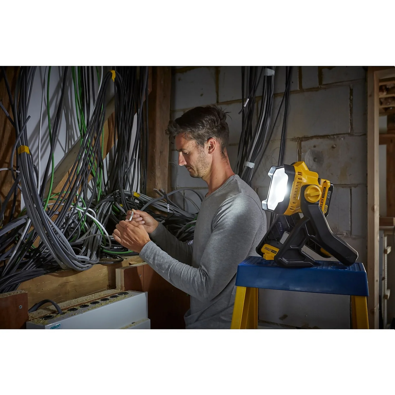 STANLEY FATMAX 18V V20 Area Light (no Battery Included) 10 STANLEY FATMAX 18V V20 Area Light (no Battery Included) - Image 8