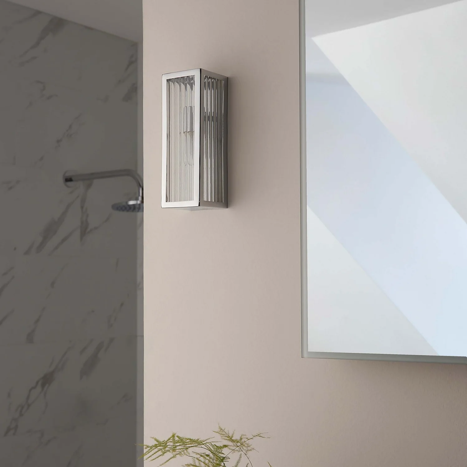 Newham Bathroom Wall Light - Chrome 6 Newham Bathroom Wall Light - Chrome - Image 4