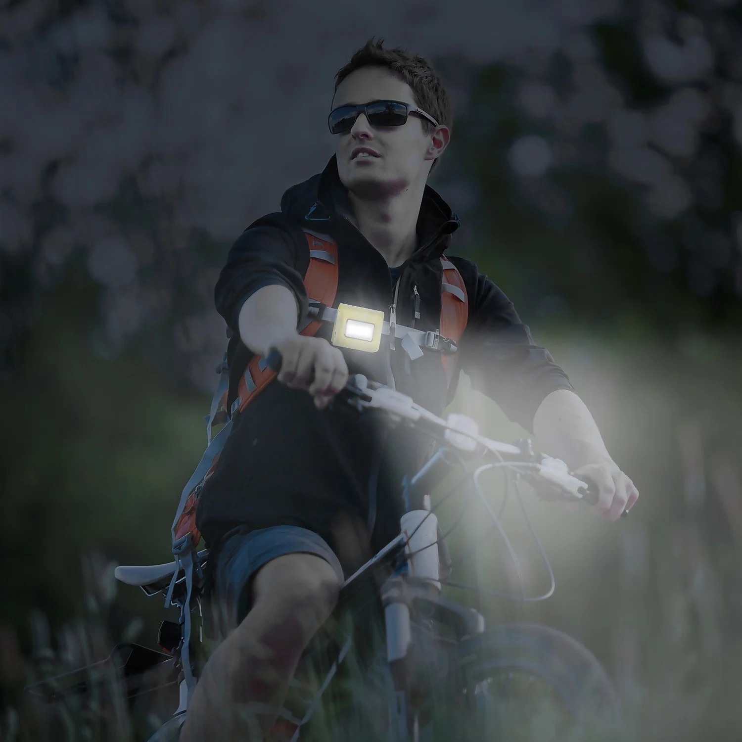 Arlec 100 Lumen LED Clip-on Light 7 Arlec 100 Lumen LED Clip-on Light - Image 5