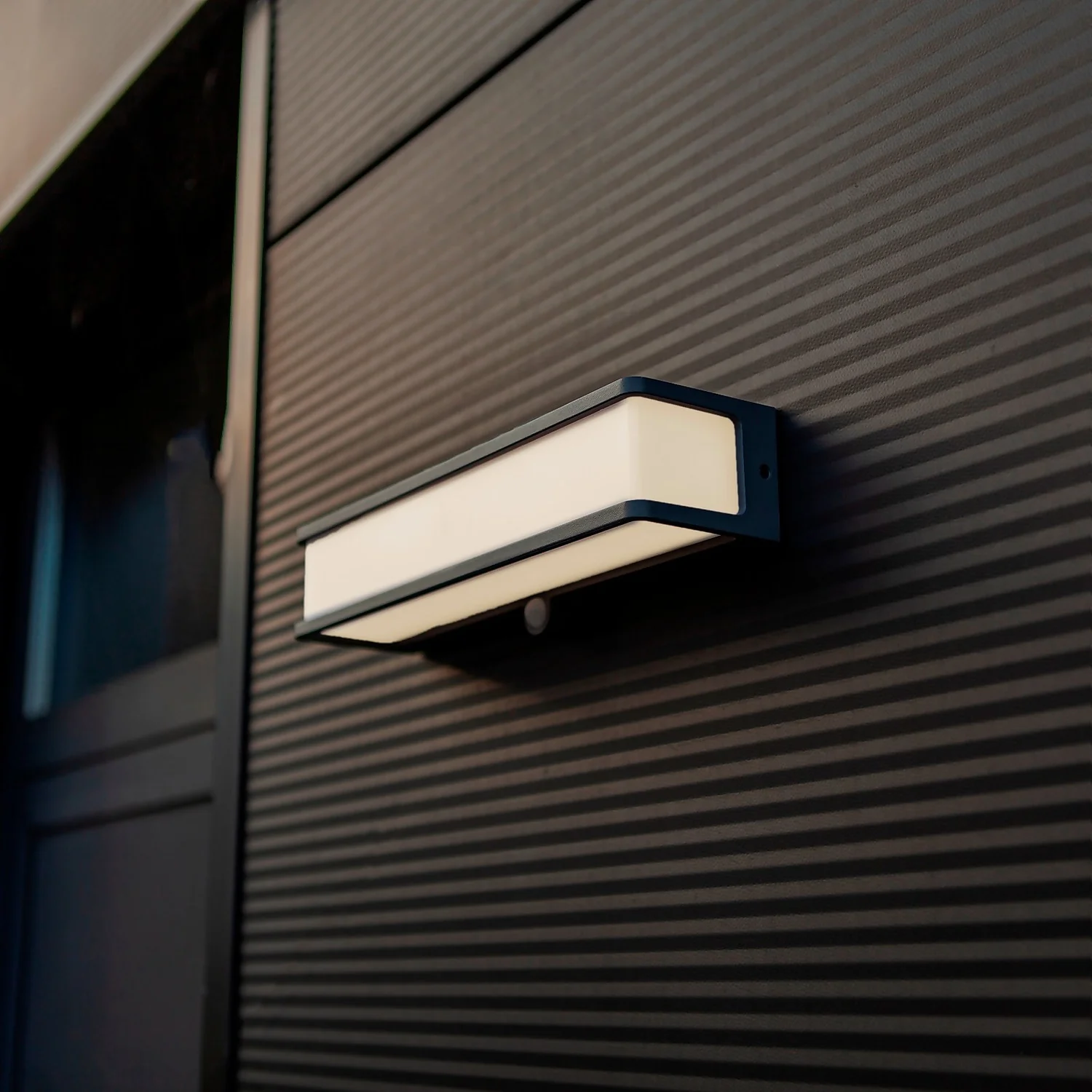 Lutec Doblo Solar Powered LED Wall Light - Anthracite 6 Lutec Doblo Solar Powered LED Wall Light - Anthracite - Image 4