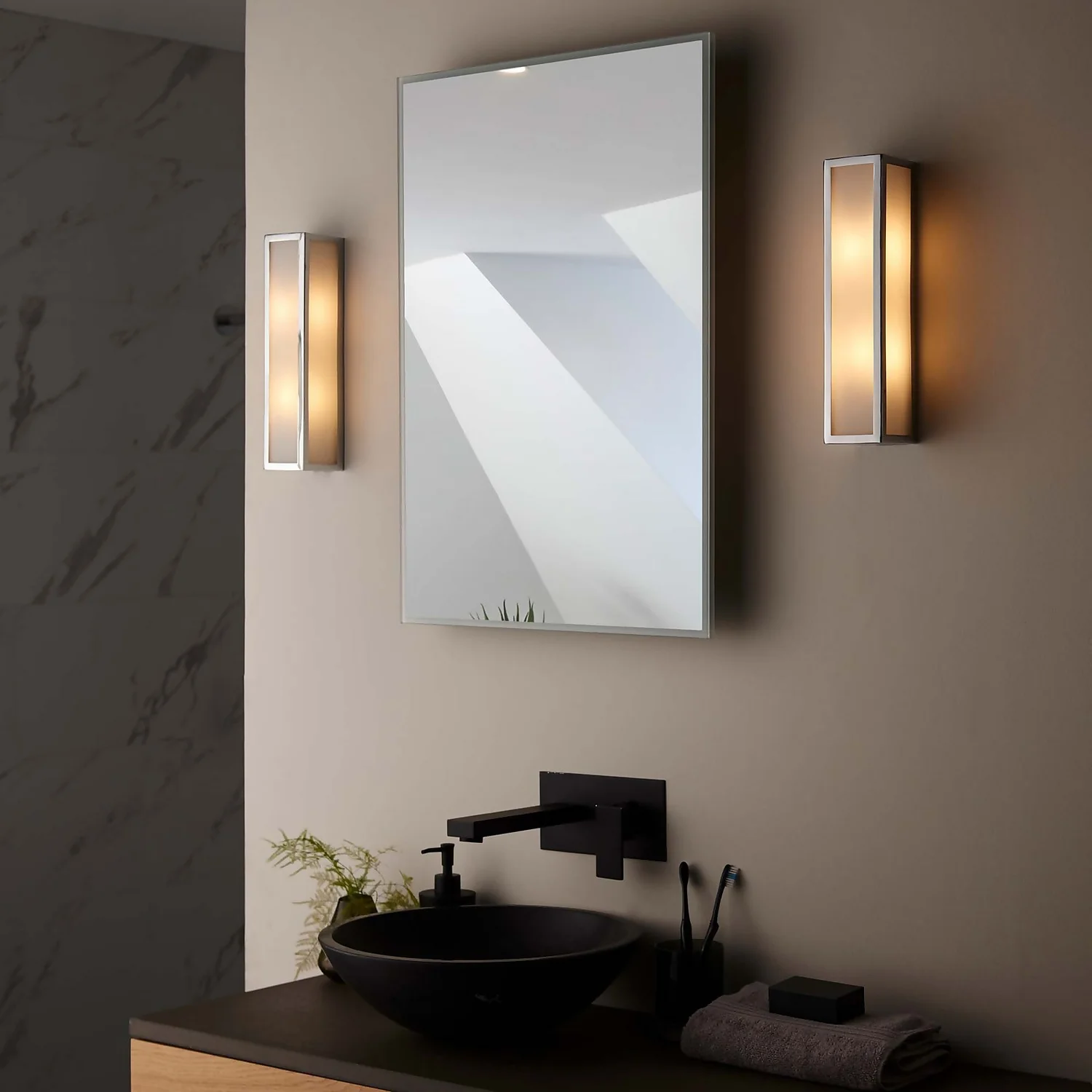 Daltra Large Bathroom Wall Light - Chrome Effect 6 Daltra Large Bathroom Wall Light - Chrome Effect - Image 4
